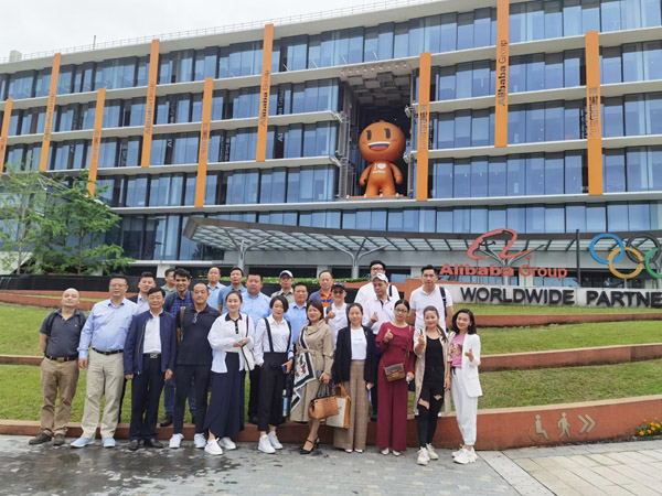 藍(lán)禾素走進(jìn)阿里學(xué)習(xí)